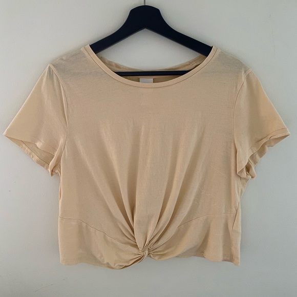 H&M cropped tee with front tie - Picture 1 of 3